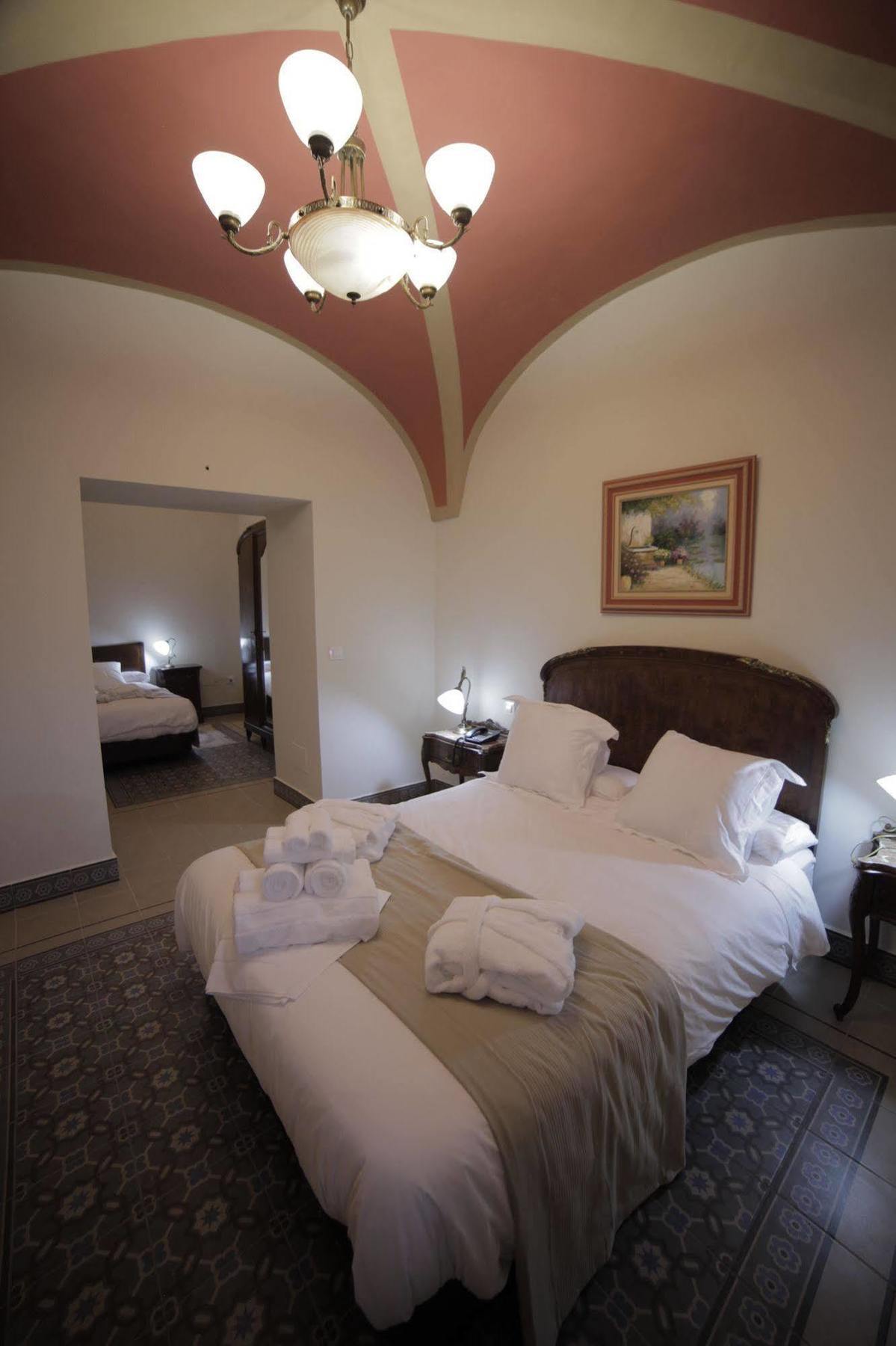 Hotel La Giralda Burguillos Del Cerro Exteriör bild
